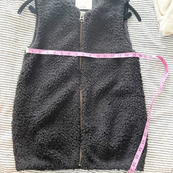 ✨ NWOT Black Chatou Vest | Aritzia - Picture 9 of 9